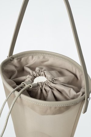 COS Women's Borsa A Secchiello Mini In Rete Bag in Beige