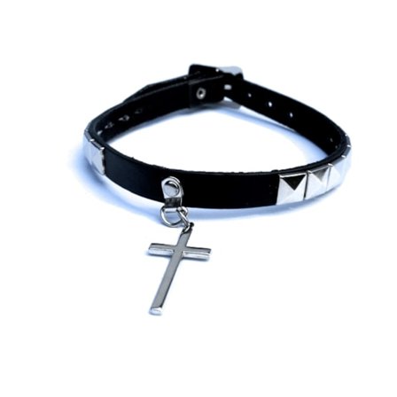 Nithalsband med kors och pyramid nitar