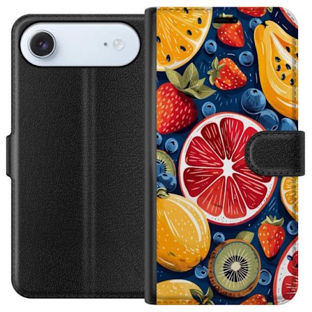 Kompatibel Tegnebogsetui til Apple iPhone 17 Air Detaljeret frugtmønster med citrusfrugter, kiwi, jordbær og blåbær på en mørk baggrund