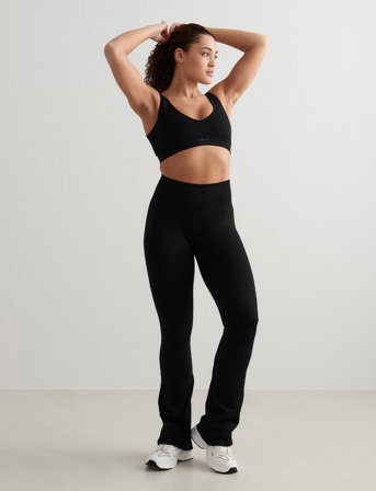 aim ́n Shape Seamless Flare Tights - Black - L