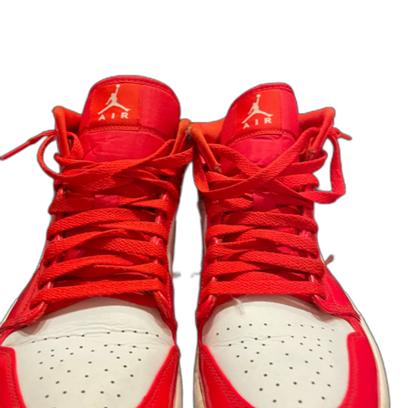 Röda jordans storlek 43