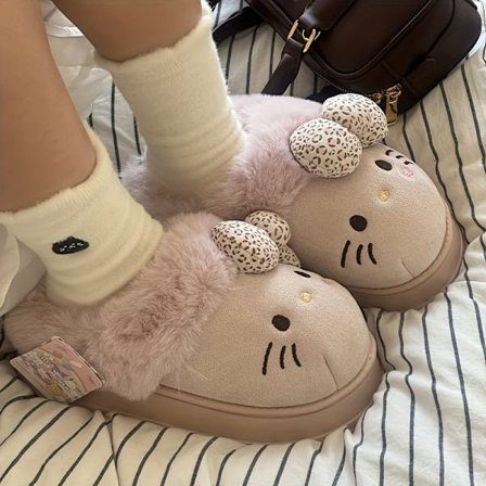 Hello Kitty Slip-on Hjemmesko | Varme Vinterhjemmesko til Damer med Sløjfe, Afslappet Overdel i Stof og EVA-sål, Sanrio Brand