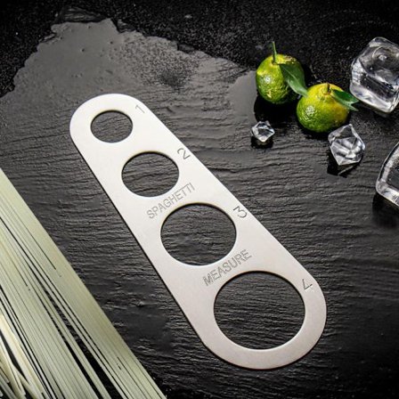 2 kappaletta ruostumattomasta teräksestä valmistettua spagettimallia, spagettinuudeli