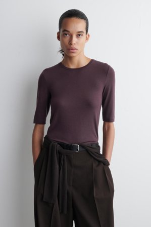 COS Femme T-Shirt Slim Léger in Rouge