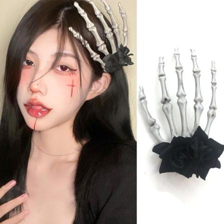 Halloween Knogle Hårklemmer Skelet Hånd Hårnål 2 Sorte Roser Blomster Hår Tilbehør til Kvinder Piger Spøgelse Knogle Hårspænder 1Stk