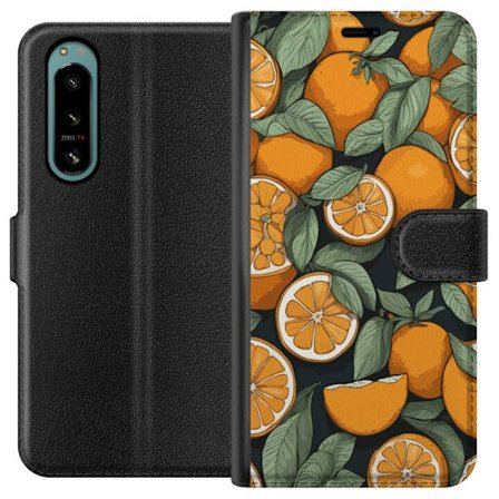 Kompatibel Tegnebogsetui til Sony Xperia 5 IV Illustreret citrusmønster med appelsiner og grønne blade på mørk baggrund i dekorativ stil