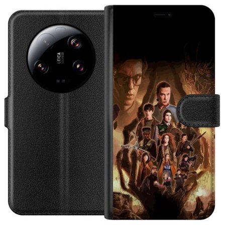 Kompatibelt Lommeboketui til Xiaomi 13 Ultra Gruppportrett av heltene i Stranger Things med et mørkt fantasy-miljø og en truende skapning i bakgrunn