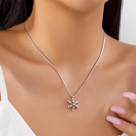 Julgran Strass Stjärna Delicate Metall Hänge Halsband för Kvinnor Glittrande Snöflinga Festival Party Charmiga Smycken Gåva