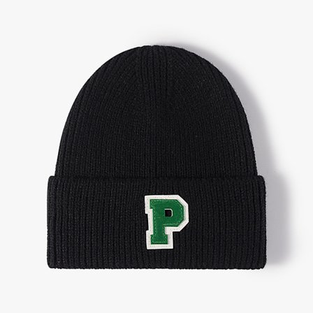 Broderet strikhue med bogstavet P til mænd og kvinder - Bløde, varme vinterhuer Ribstrikkede skull caps - Sort
