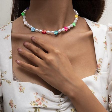 Boheme halskæde med perler i forskellige mønstre og farver hipster