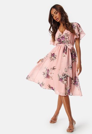 Goddiva - Flutter Floral Midi Dress - Peach - Kläder - - Bubbleroom