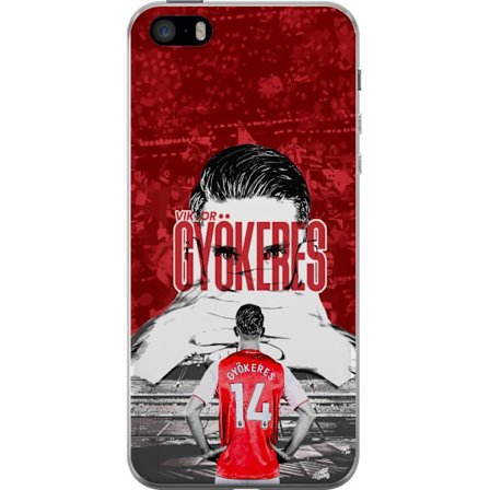 Yhteensopiva Puhelinkuori Apple iPhone 5s Punainen dramaattinen kollaasikuva, jossa esiintyy Viktor Gyökeresin muotokuva ja pelaajia takaapäin areenal