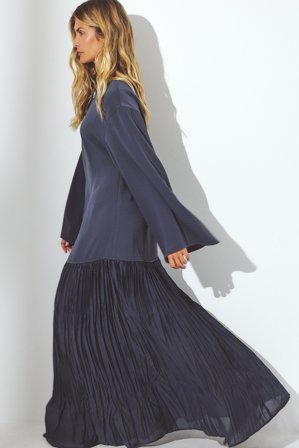 Shpresa x NA-KD - Maxikjole med plisskjørt og lange ermer - Langermet maxi kjoler - Blå - EU 32