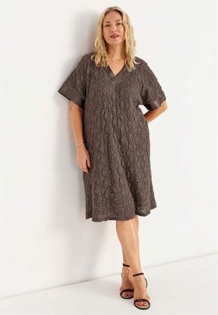 Cellbes of Sweden - Blondekjole med stretch i nougat for damer i størrelse 54/56