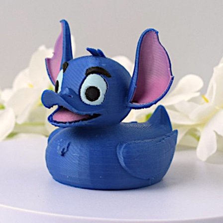 En karakterfigur, med et Stitch Duck-tema fra filmen Lilo & Stitch, perfekt som et samleobjekt for hjemmeinnredning. Det er et utmerket valg