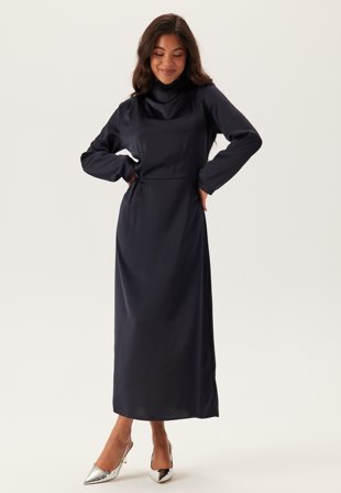 Bubbleroom Occasion Satin High Collar Midi Dress Vaatteet