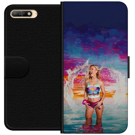 Kompatibelt Lommeboketui til Huawei Y6 (2018) Blond kvinne i fargerik strandantrekk som leker i havet ved solnedgang