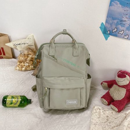 Yksivärinen reppu, suurikokoinen reppu, korkeakouluopiskelijan, lukiolaisen, koululaukun, matkalaukun