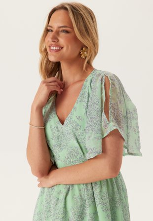 Bubbleroom Occasion - Butterfly Sleeve Midi Dress - Light green/Floral - Kläder