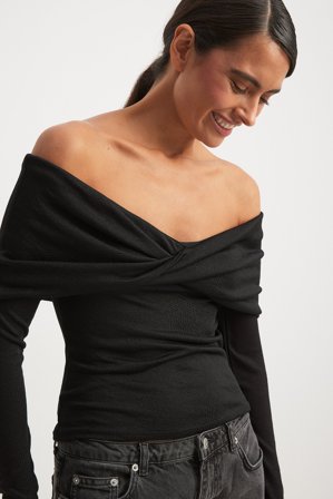 NA-KD Off Shoulder Top - Off shoulder-toppe - Sort - M