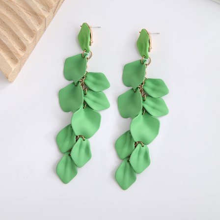 Lange øreringe med bladeformede kronblade - Lysegrønne