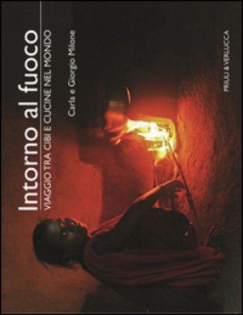 Intorno al fuoco. Viaggio tra cibi e cucine nel mondo. Ediz. illustrata Carla Milone