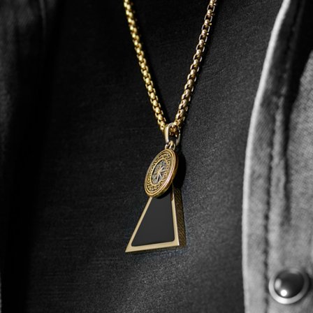 Orisun | Guldfärgat Halsband med Svart Onyx Triangelhänge för män - Stålhalsband