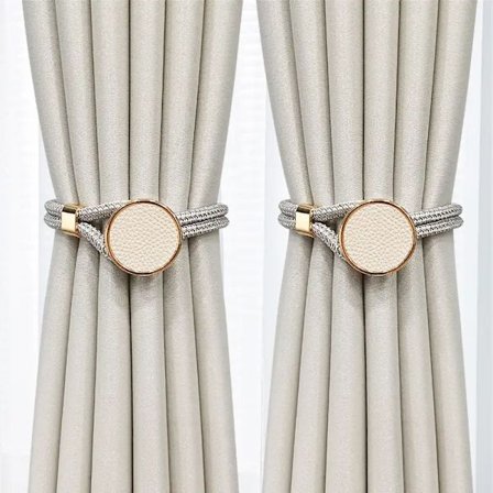 2 stk. Stilfulle og funksjonelle gardinholdere for soverom og stueinnredning - Enkle å bruke og holder gardinene sikkert på plass