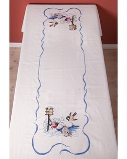 Kirjontapakkaus Iso pöytäliina Talvilinnut-Svarta Fåret