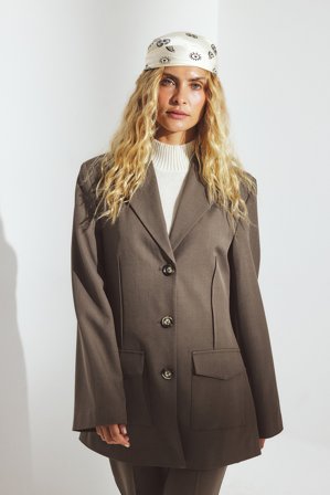 NA-KD Blazer mit aufgesetzten Taschen - Taillierter Blazer - Braun - EU 44