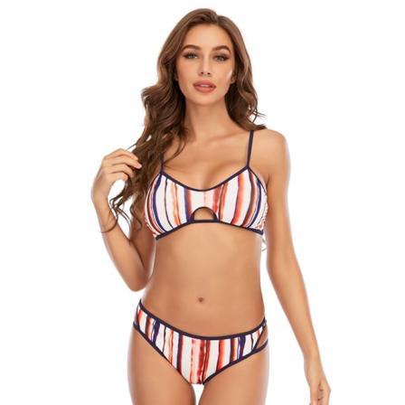 Bikinisett for kvinner med striper i tre farger og justerbare stropper