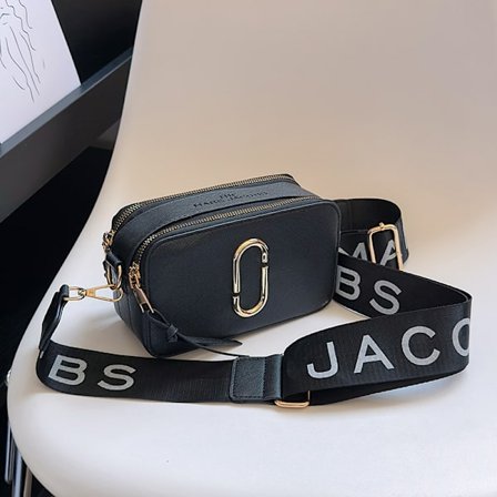 Dameveske ny 2024 sommer trendy dame bred skulderrem M fargematchende liten firkantet veske J skulderremsveske crossbody dobbel glidelås kameraveske