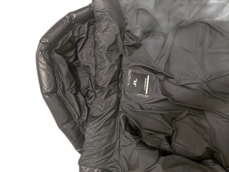 Svart pufferjacka från J.Lindeberg