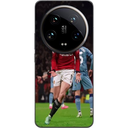 Xiaomi 14 Ultra Gjennomsiktig deksel Fotballspiller i rød trøye feirer mål, kraftig sportsbilde perfekt for fotballfans, drama, energi og intense k