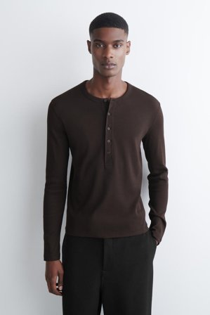COS Men's Slim Ribbed Cotton Long Sleeve Henley T-Shirt in Brun
