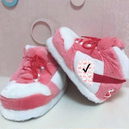 Sneakers-liknande plyschtofflor Kreativa omslutande luddiga varma vintertofflor för vardagligt bruk