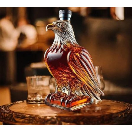 350 ml whiskyflasker fås i former som ørne, gravhunde og ugler, hvor flaskens krop er formet som en ørn.