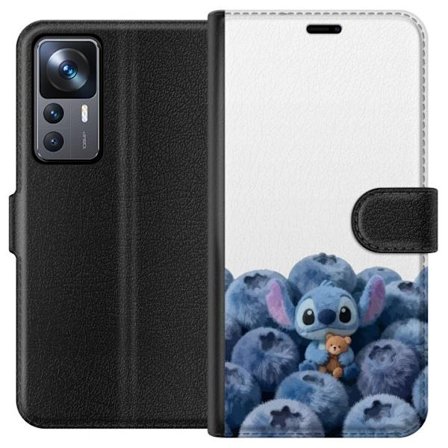 Kompatibel Tegnebogsetui til Xiaomi Xiaomi 12T Sød blå karakter blandt blåbær med bamse i blød og legende illustration