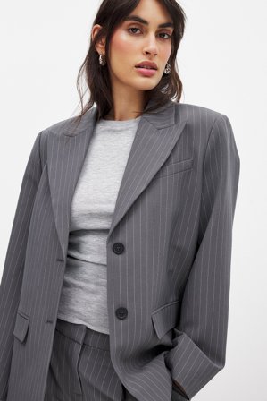 NA-KD Oversized Blazer - Skræddersyet blazer - Grå/Stribet - EU 42