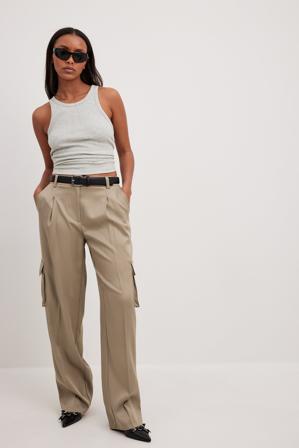 NA-KD Trend Pantalon de tailleur cargo à plis - Pantalon cargo - Beige - EU 34