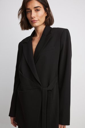 NA-KD ART - Blazer med markert midje - Blazere med belte - Svart - EU 34