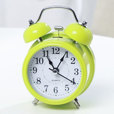 Herätyskello, digitaalinen herätyskello, metallinen digitaalikello, opiskelija pienellä herätyskellolla (vihreä)
