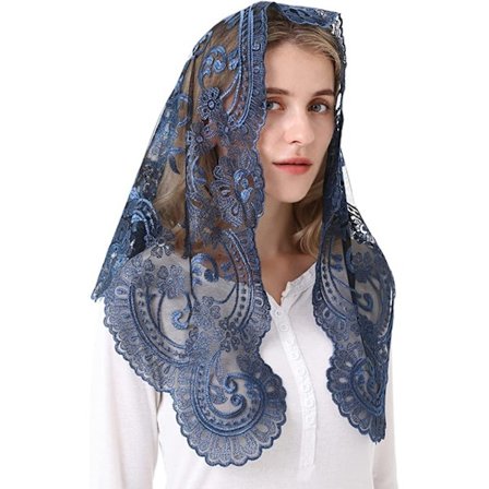 Perinteinen espanjalainen kolmiohuivi, mustavalkoinen kristillinen katolinen kirkkohuivi naisille