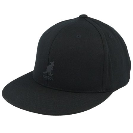 Kangol - Svart fitted Keps - Flat Peak Black Fitted @ Hatstore
