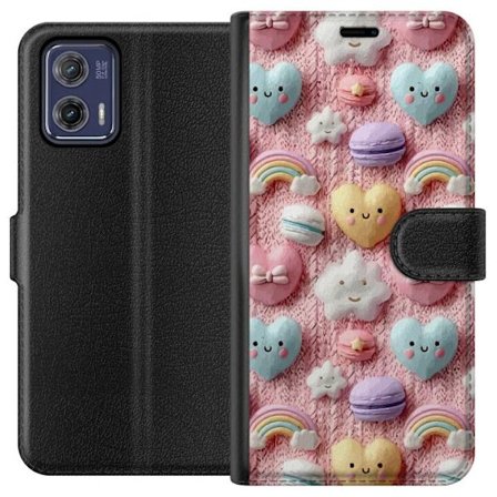 Kompatibel Tegnebogsetui til Motorola Moto G73 Pastelmotiv med hjerter, skyer, regnbuer og macarons mod lyserød baggrund i en sød drømmende stil.
