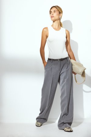 NA-KD Wide Low Waist Suit Pants - Lavtaljede bukser - Grå - EU 38