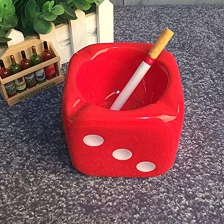 Luovuutta ja persoonallisuutta hehkuva noppakuvioinen keraaminen tuhkakupula, muodikkaan söpö eurooppalainen tyyli