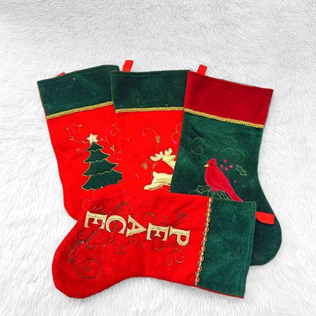 4 julspisar, julstrumpor, dekorationer, present b