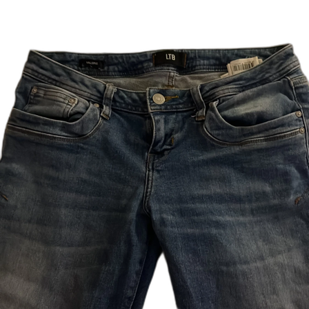 Blå jeans från LTB med utsvängda ben low waist