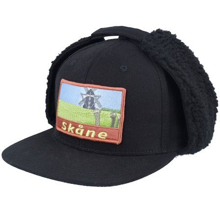 Wild Spirit - Svart earflap Keps - Skåne Canvas Flatbrim Black Earflap @ Hatstore